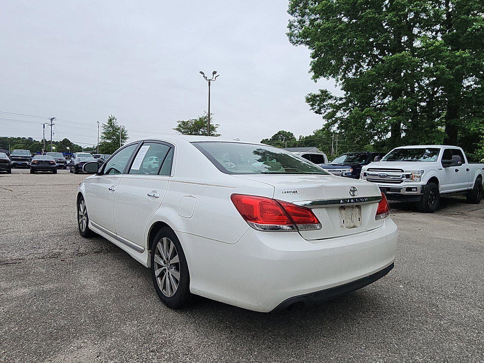 Used 2011 Toyota Avalon Limited FWD image 3