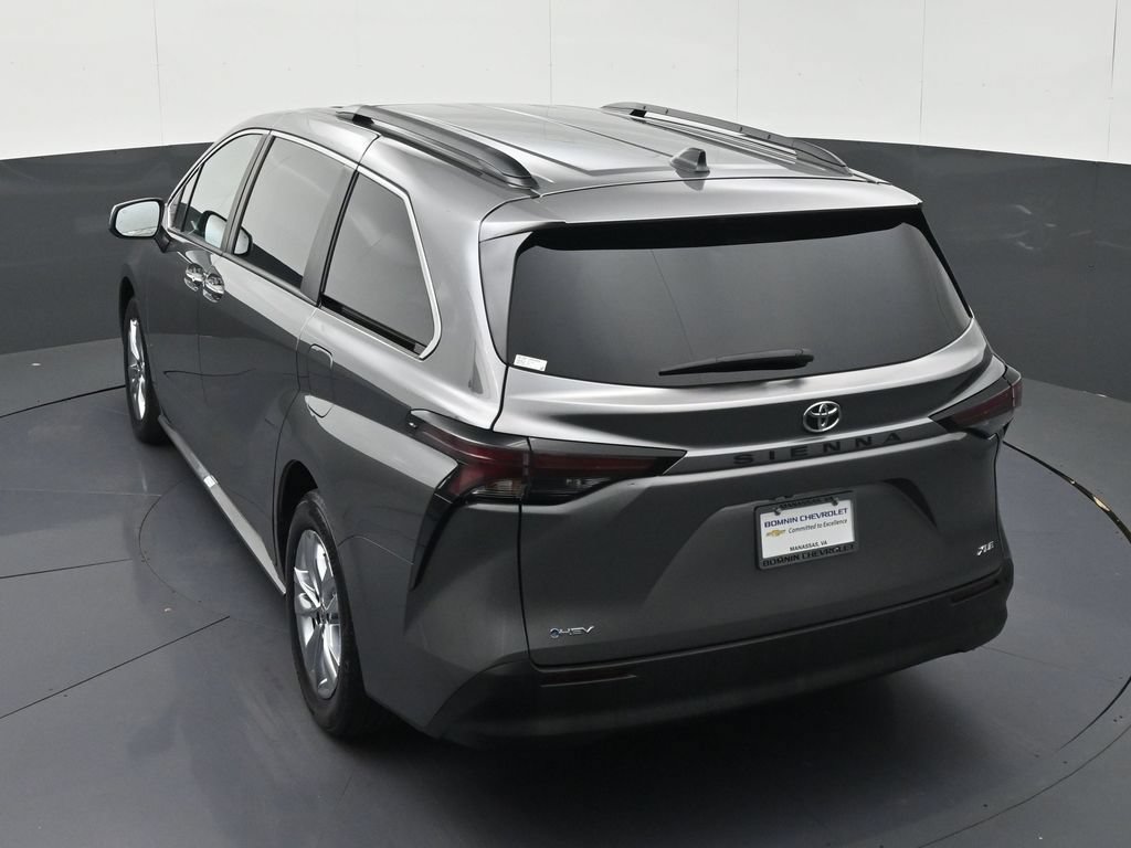 Used 2026 Toyota Sienna XLE FWD image 30