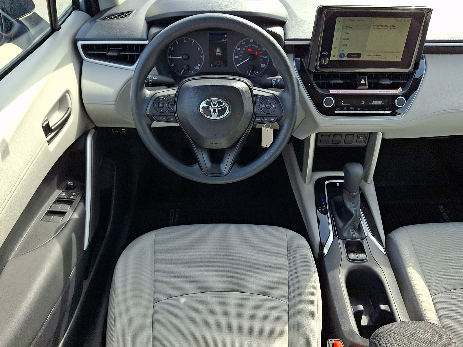 Used 2025 Toyota Corolla Cross L image 11