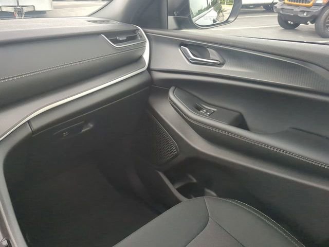 Used 2025 Jeep Grand Cherokee L Laredo w/ Luxury Tech Group I AWD/4WD image 21