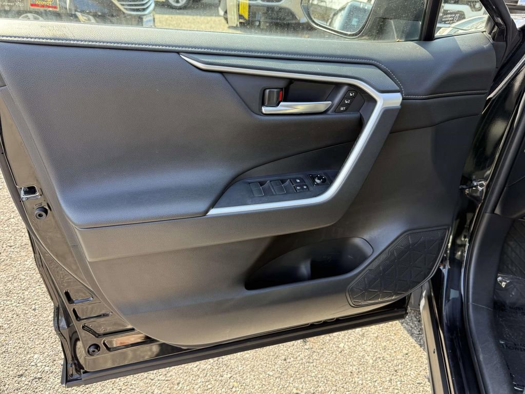 Used 2019 Toyota RAV4 Limited w/ Advanced Technology Package AWD/4WD image 24