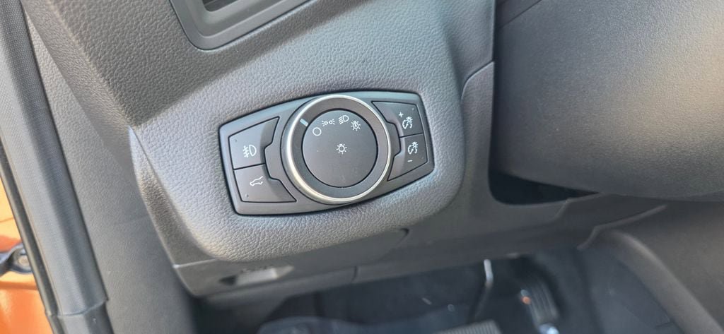 Used 2017 Ford Escape SE w/ Equipment Group 201A AWD/4WD image 27