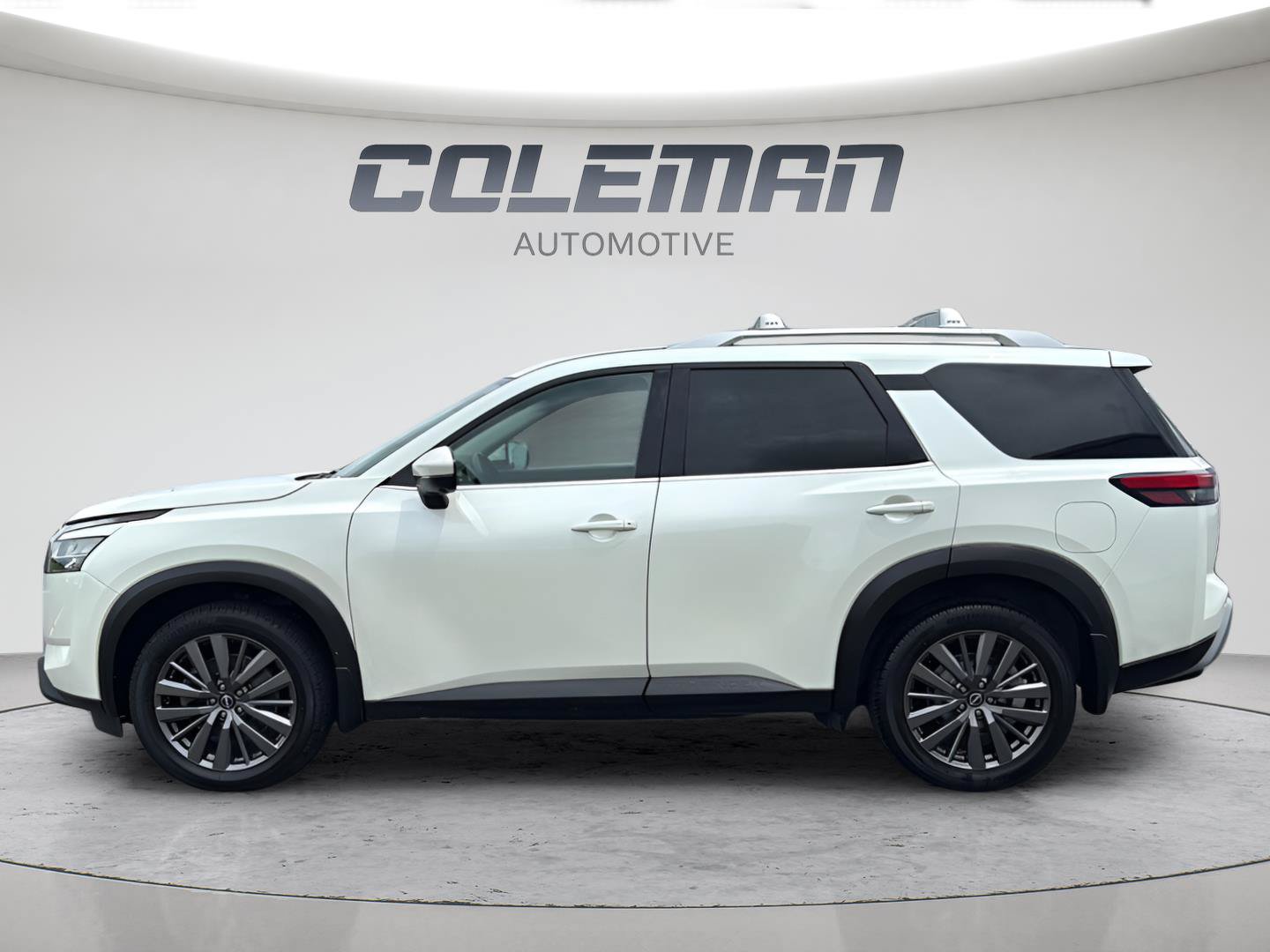 Used 2023 Nissan Pathfinder SL w/ SL Premium Package AWD/4WD image 3