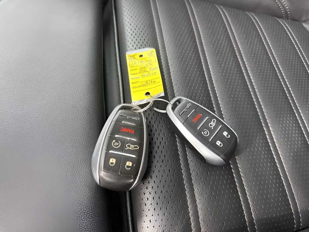 Used 2022 Alfa Romeo Stelvio Veloce image 42