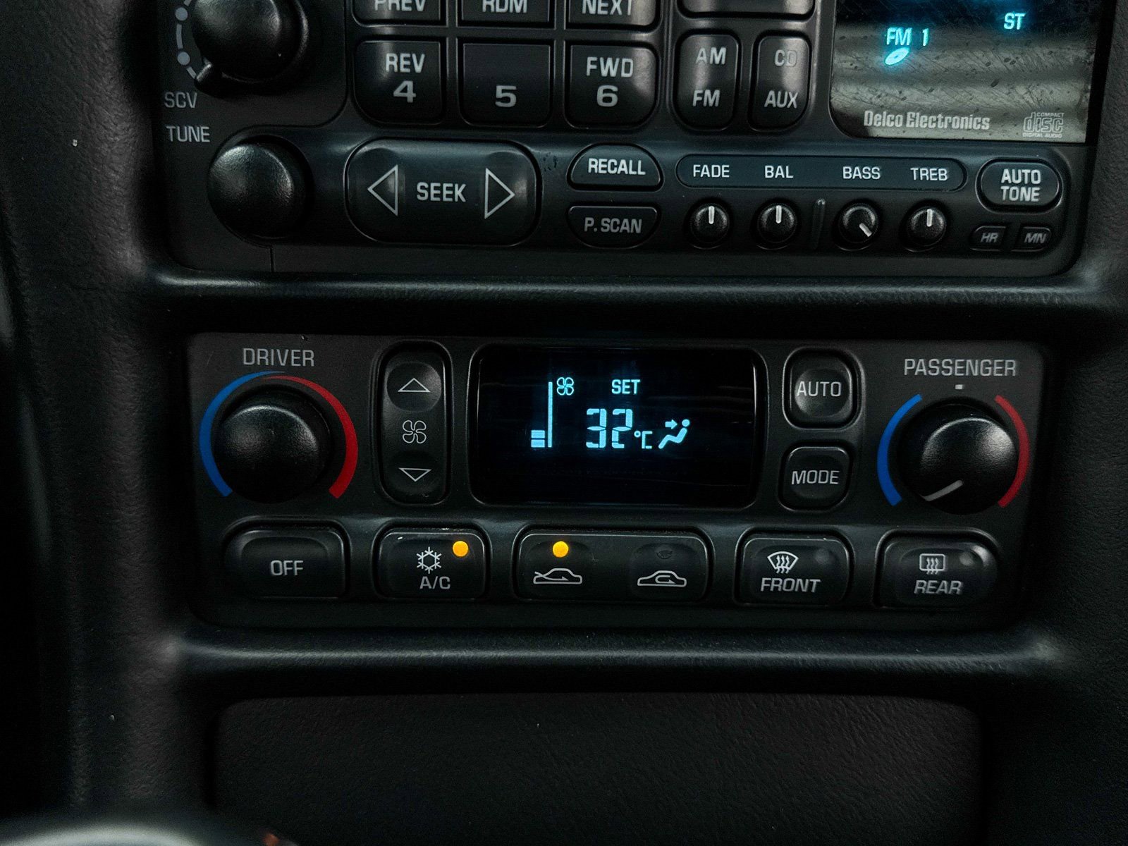 Used 2000 Chevrolet Corvette Coupe w/ Lighting Pkg image 22