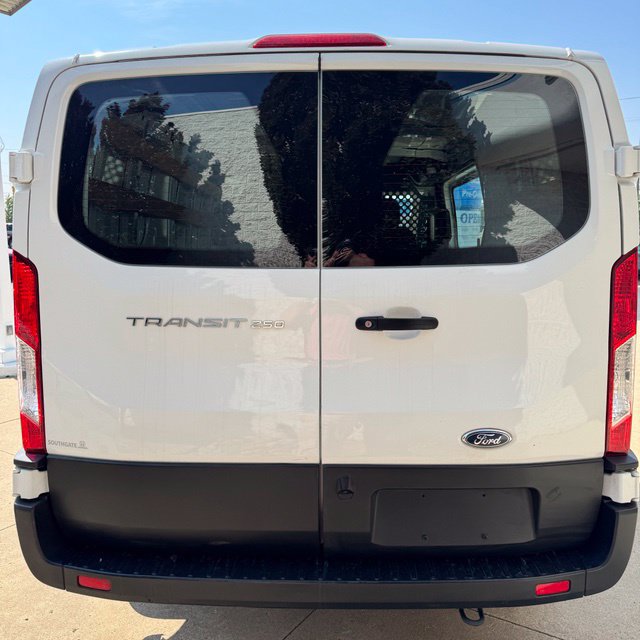 Used 2025 Ford Transit 250 Low Roof w/ Exterior Upgrade Package RWD image 4