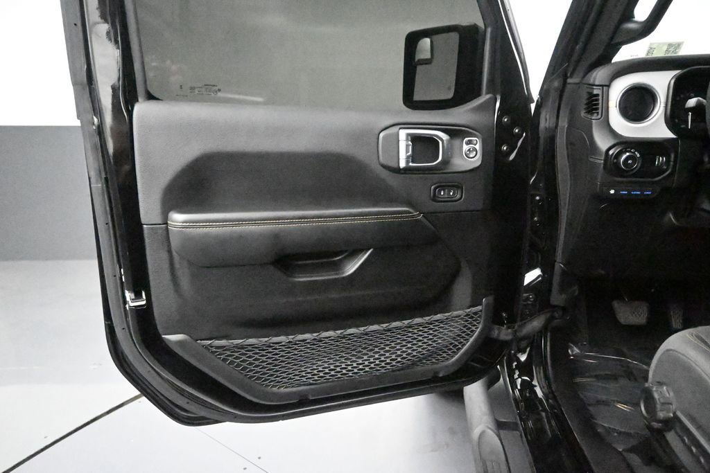 Used 2024 Jeep Wrangler Unlimited Sahara AWD/4WD image 11
