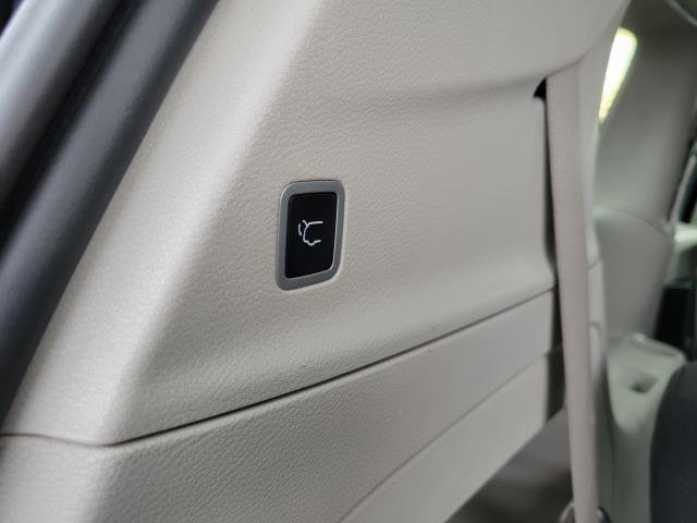Used 2023 Chrysler Voyager LX image 24