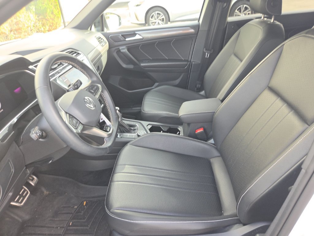 Used 2023 Volkswagen Tiguan SE R-Line AWD/4WD image 8