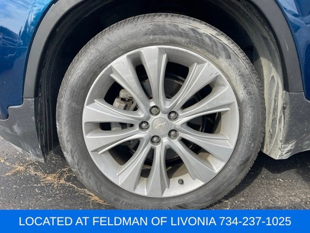 Used 2020 Chevrolet Trax Premier w/ LPO, Cargo Package FWD image 6