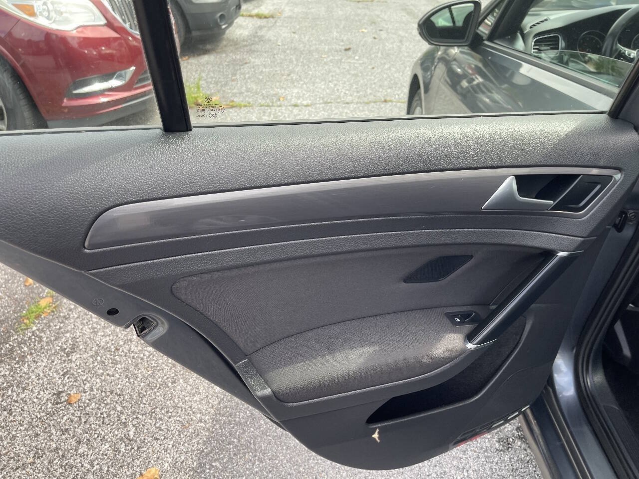 Used 2018 Volkswagen Golf S FWD image 19