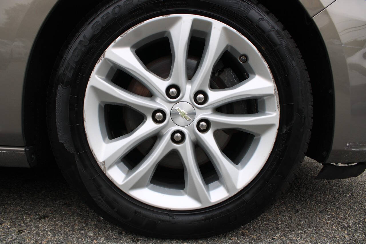 Used 2017 Chevrolet Malibu LT w/ Leather Package FWD image 22