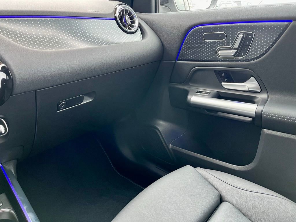 Used 2025 Mercedes-Benz GLA 250 4MATIC image 44