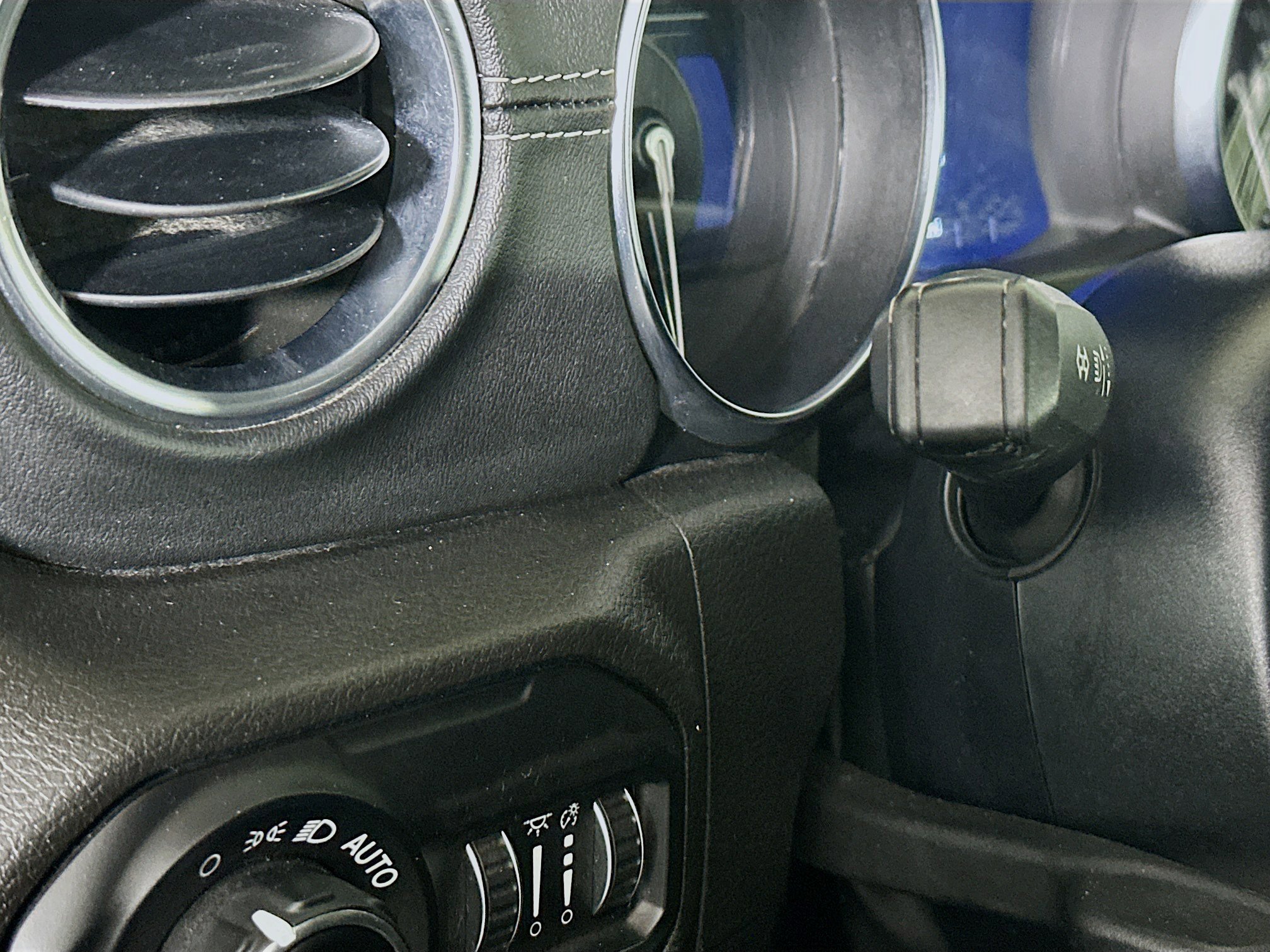 Used 2022 Jeep Wrangler Sahara w/ Cold Weather Group image 17