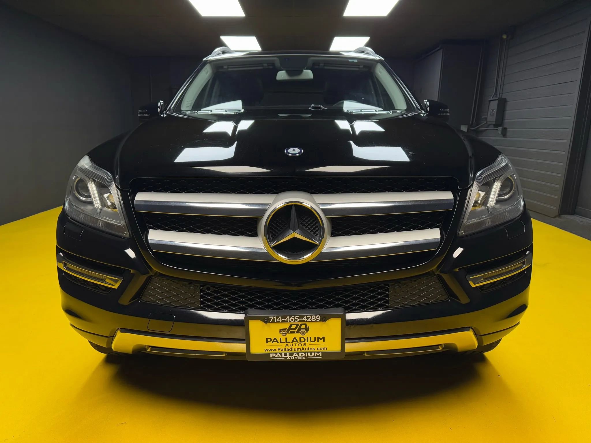 Used 2016 Mercedes-Benz GL 450 4MATIC w/ Premium I Package image 2