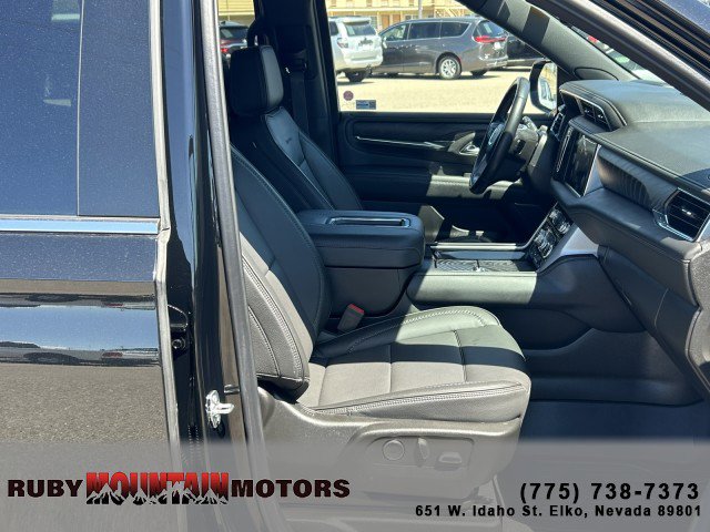 Used 2023 GMC Yukon Denali w/ Advanced Technology Package AWD/4WD image 29