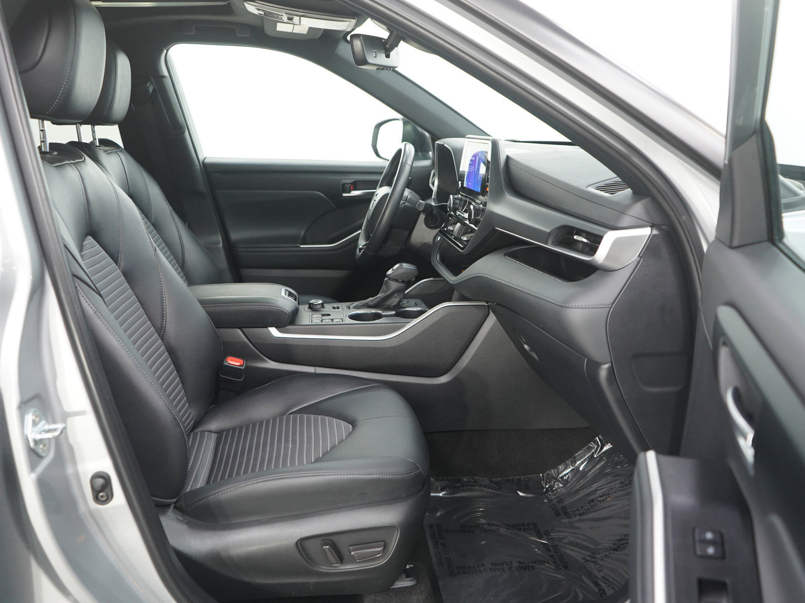 Used 2025 Toyota Highlander XSE AWD/4WD image 13