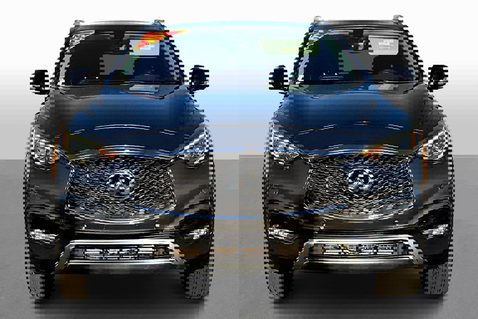 Used 2017 INFINITI QX30 Premium w/ Navigation Package image 3