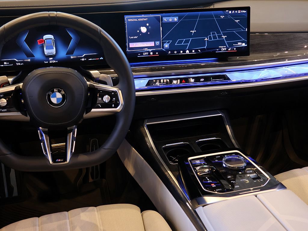 Used 2024 BMW 760i xDrive w/ Premium Package 2 image 37