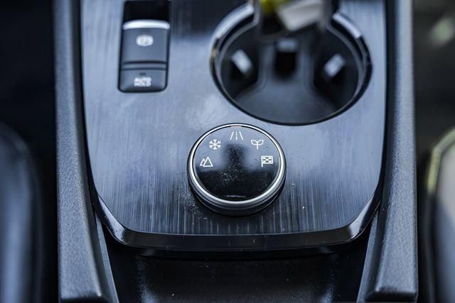 Used 2022 Nissan Rogue SV w/ SV Premium Package image 22