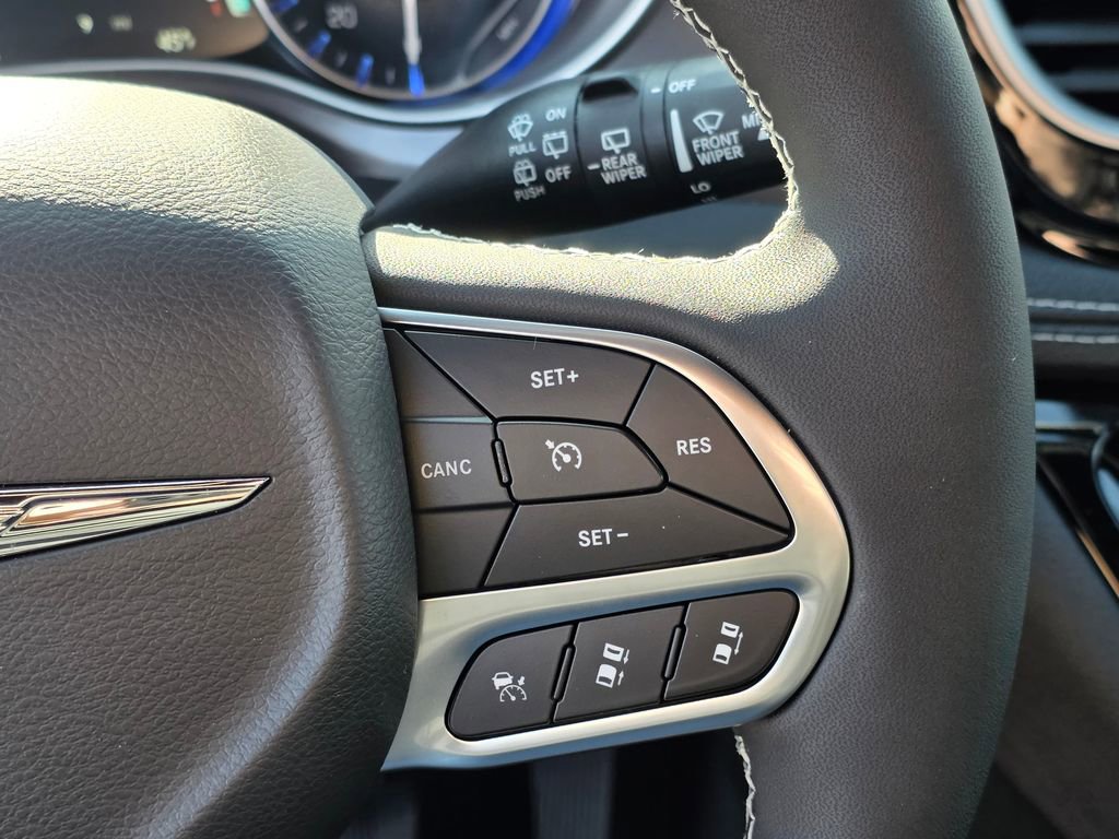 New 2026 Chrysler Pacifica Select image 17