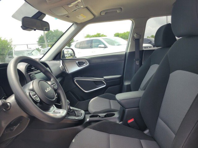 Used 2023 Kia Soul LX w/ LX Technology Package FWD image 9