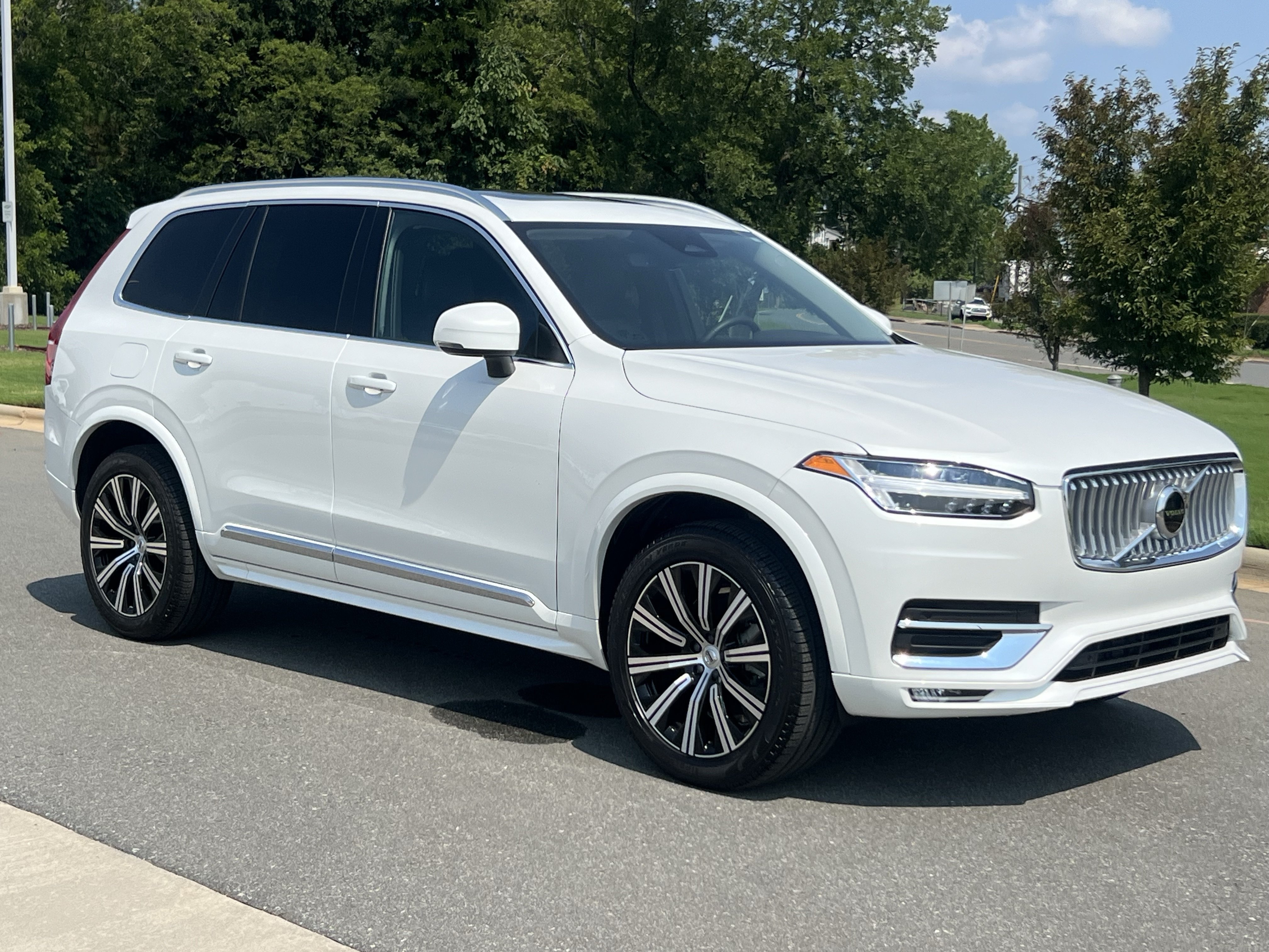 Used 2025 Volvo XC90 B5 Core AWD/4WD image 1