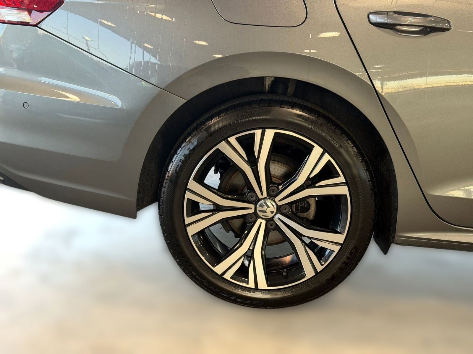 Used 2020 Volkswagen Passat 2.0T SEL image 12