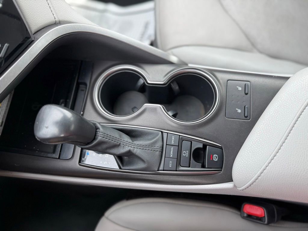 Used 2021 Toyota Camry XSE FWD image 18