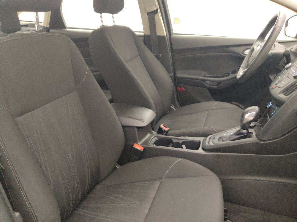 Used 2018 Ford Focus SE w/ Cold Weather Package FWD image 21
