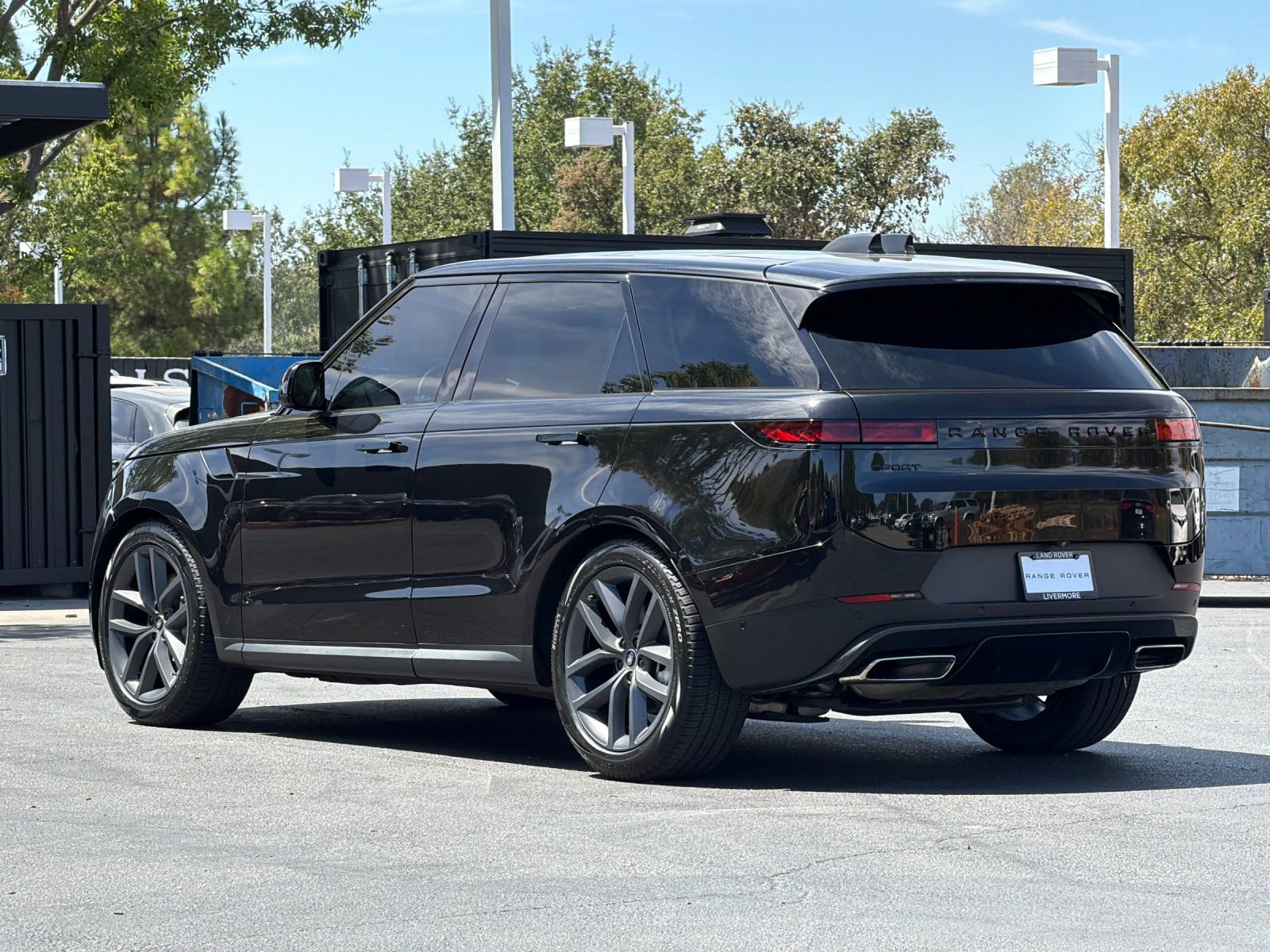 Used 2024 Land Rover Range Rover Sport SE AWD/4WD image 4