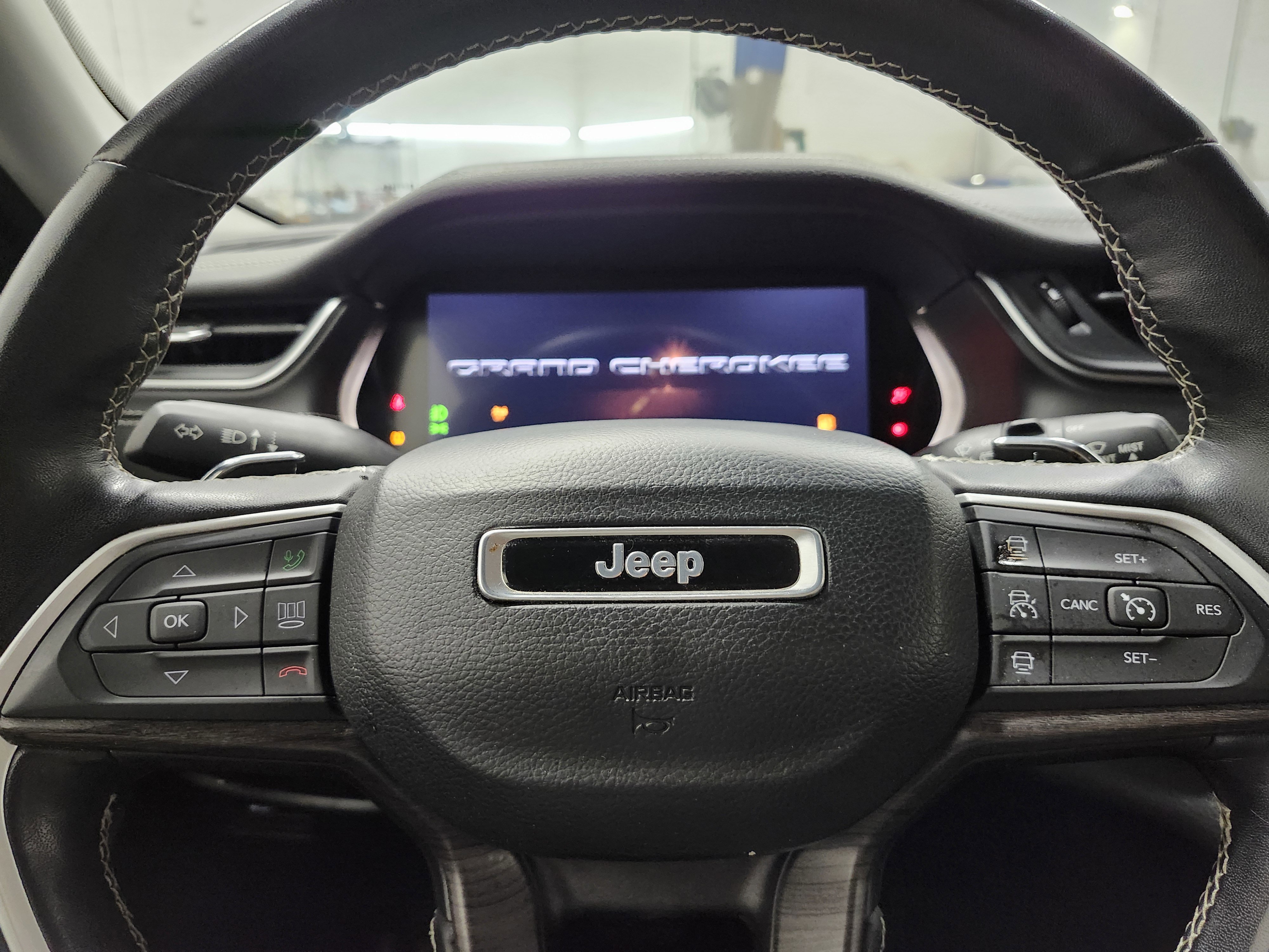 Used 2022 Jeep Grand Cherokee L Limited image 22