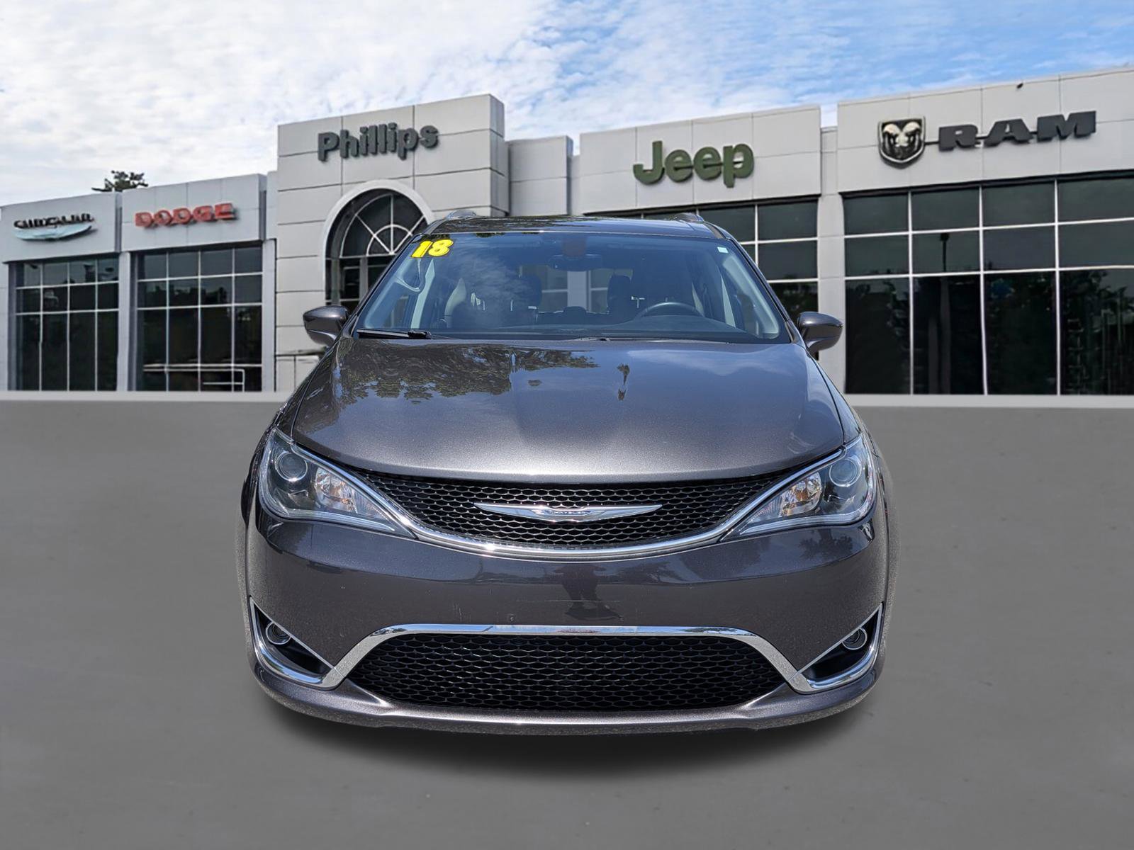 Used 2018 Chrysler Pacifica Touring-L Plus w/ Tire & Wheel Group FWD image 8
