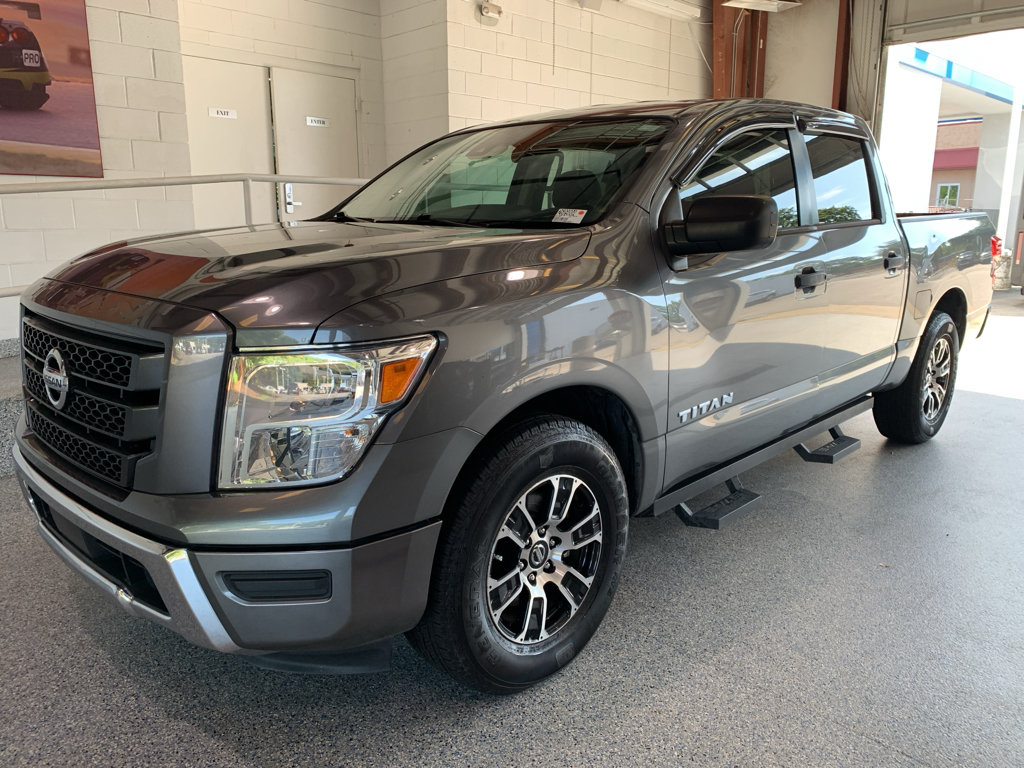 Used 2022 Nissan Titan SV RWD image 4