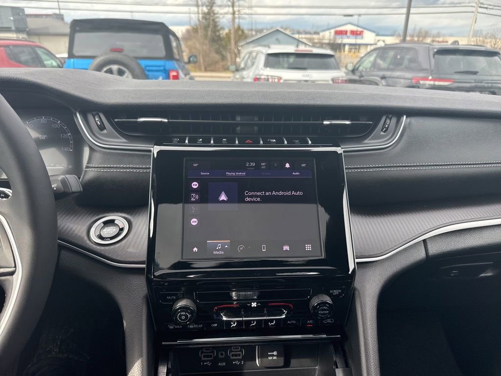 Used 2025 Jeep Grand Cherokee Laredo X image 21