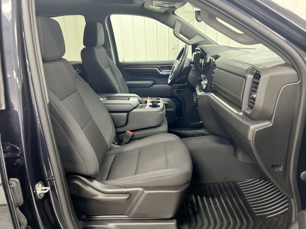 Used 2023 Chevrolet Silverado 1500 LT AWD/4WD image 22