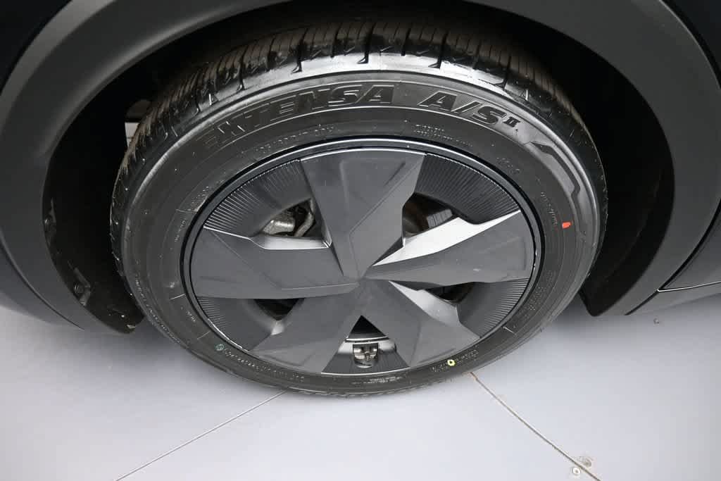 Certified 2025 Toyota Prius LE FWD image 12
