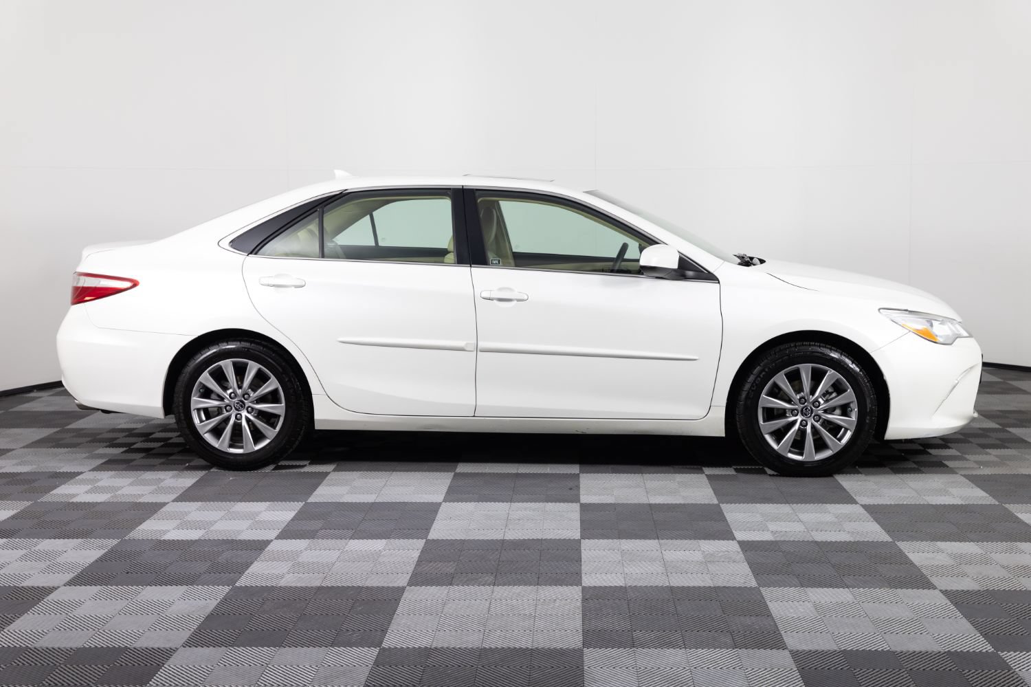 Used 2017 Toyota Camry XLE w/ Advanced Technology Package FWD image 9