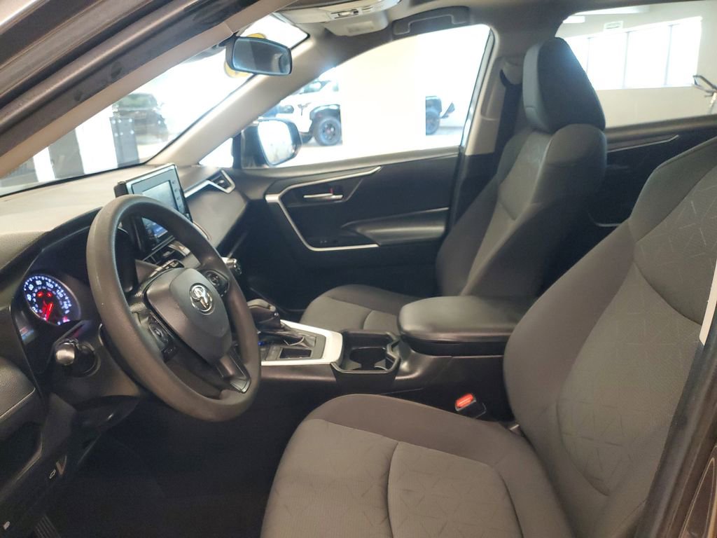 Used 2021 Toyota RAV4 XLE w/ Convenience Package image 15