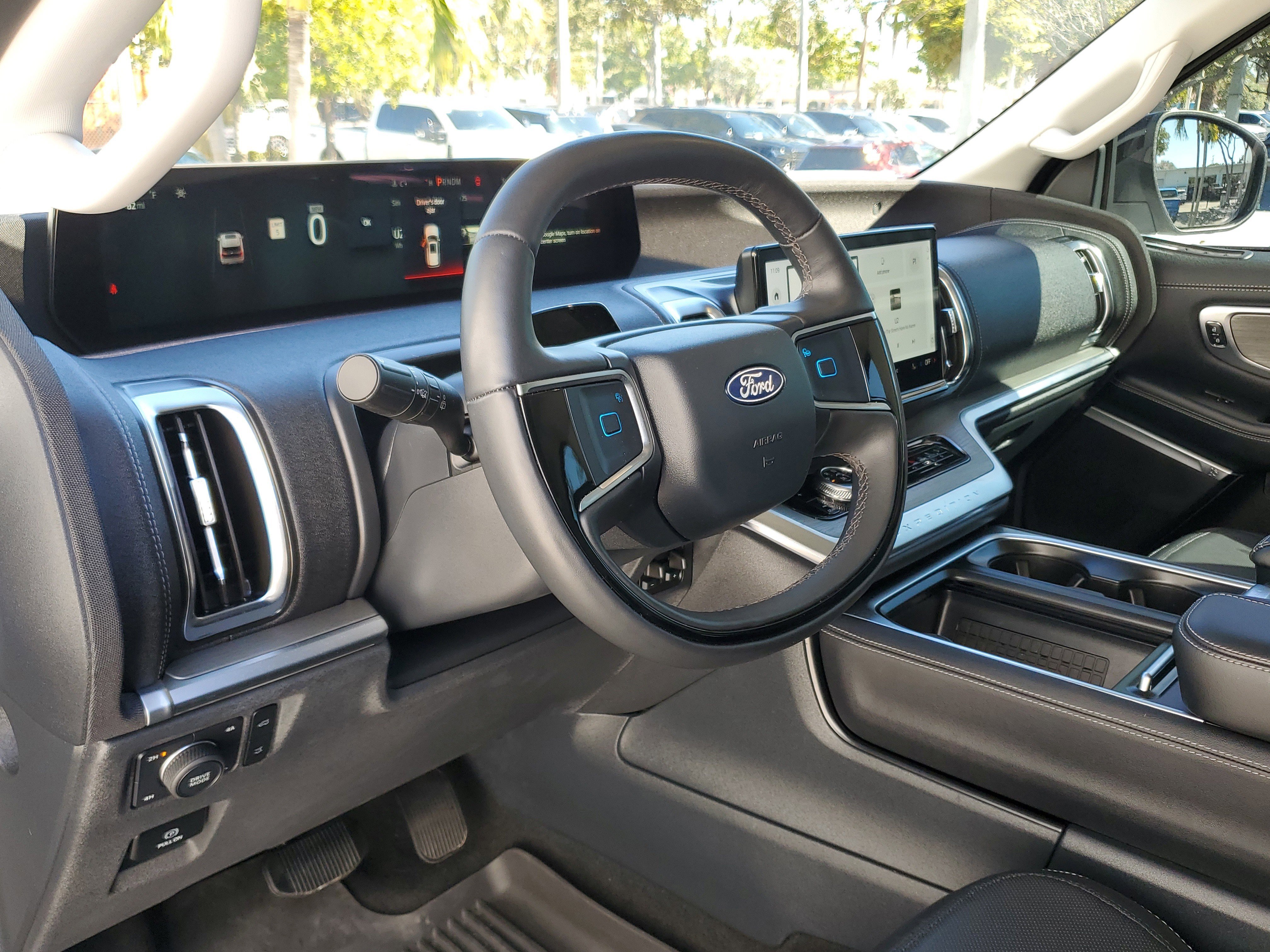 Used 2025 Ford Expedition Platinum w/ Driver's Package image 24