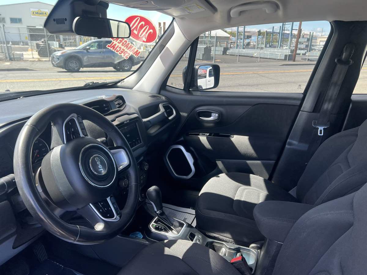 Used 2020 Jeep Renegade Latitude w/ Safety & Security Group II FWD image 10
