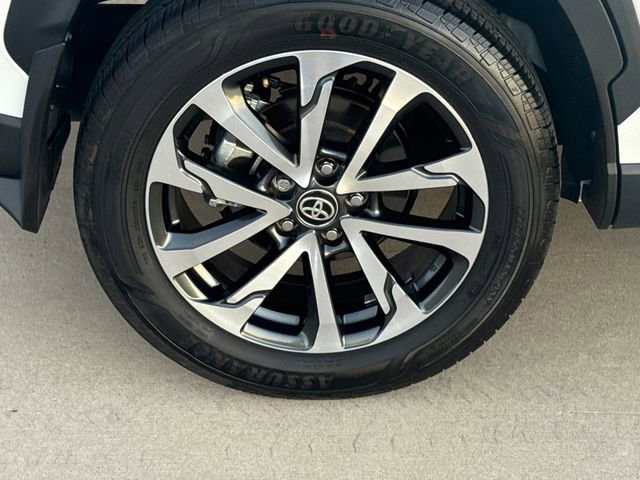 Used 2024 Toyota Corolla Cross XLE w/ Convenience Package image 9