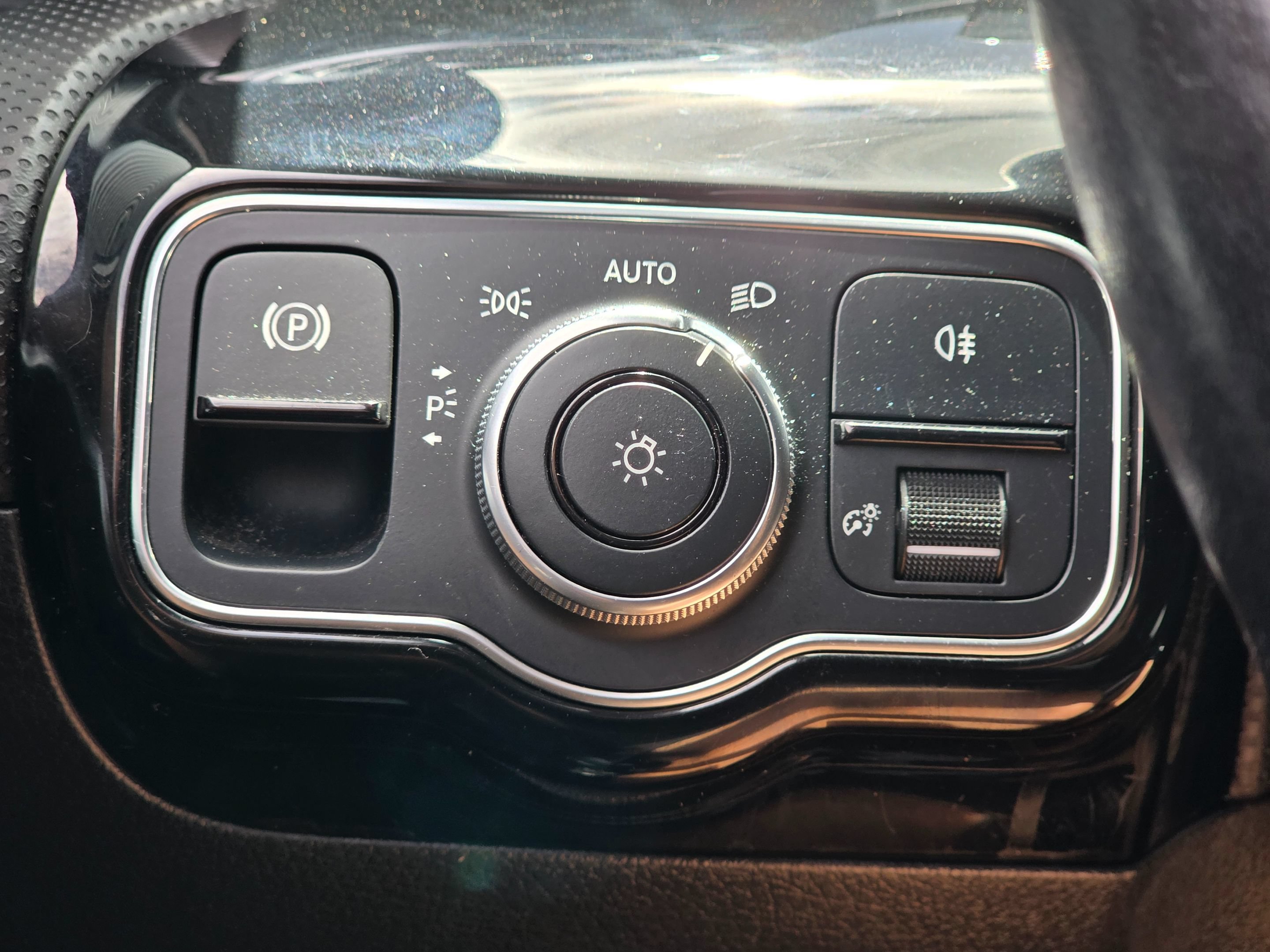 Used 2019 Mercedes-Benz A 220 w/ Parking Assistance Package image 39