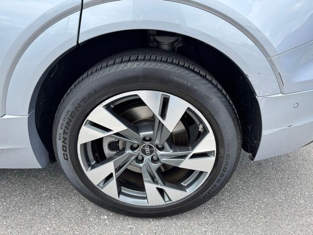 Used 2022 Audi e-tron Premium w/ Convenience Plus Package image 17