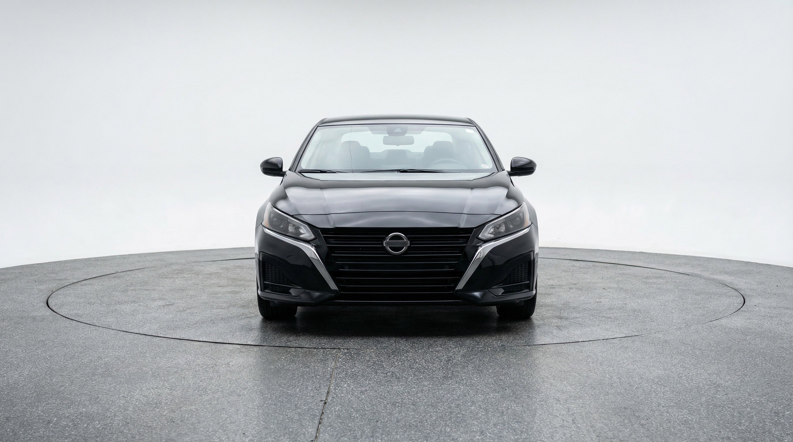 Used 2025 Nissan Altima 2.5 SV image 2