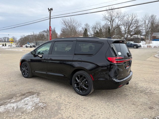New 2026 Chrysler Pacifica Limited w/ S Appearance Package image 6