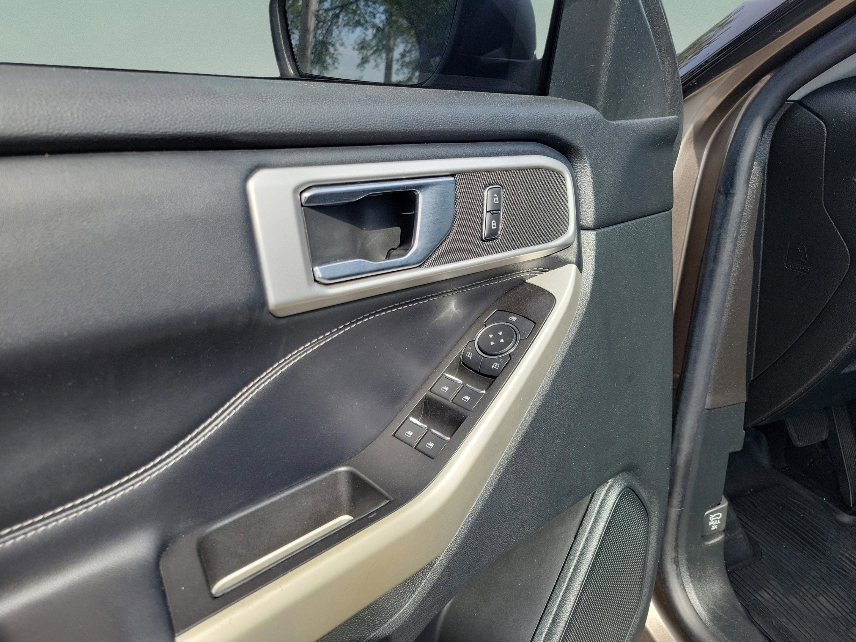 Used 2021 Ford Explorer XLT w/ Equipment Group 202A image 6