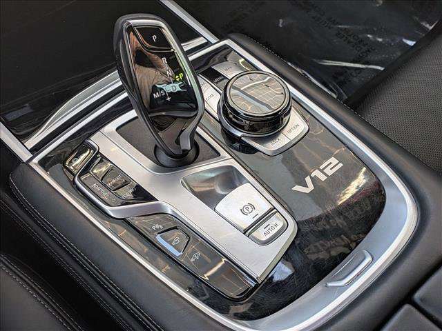 Used 2022 BMW M760i xDrive w/ Luxury Rear Seating Package image 10