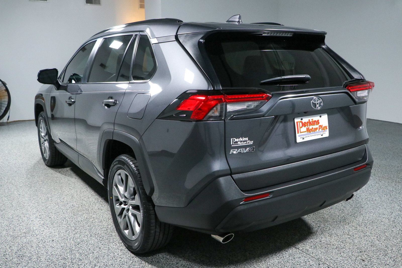 Used 2022 Toyota RAV4 XLE Premium FWD image 9