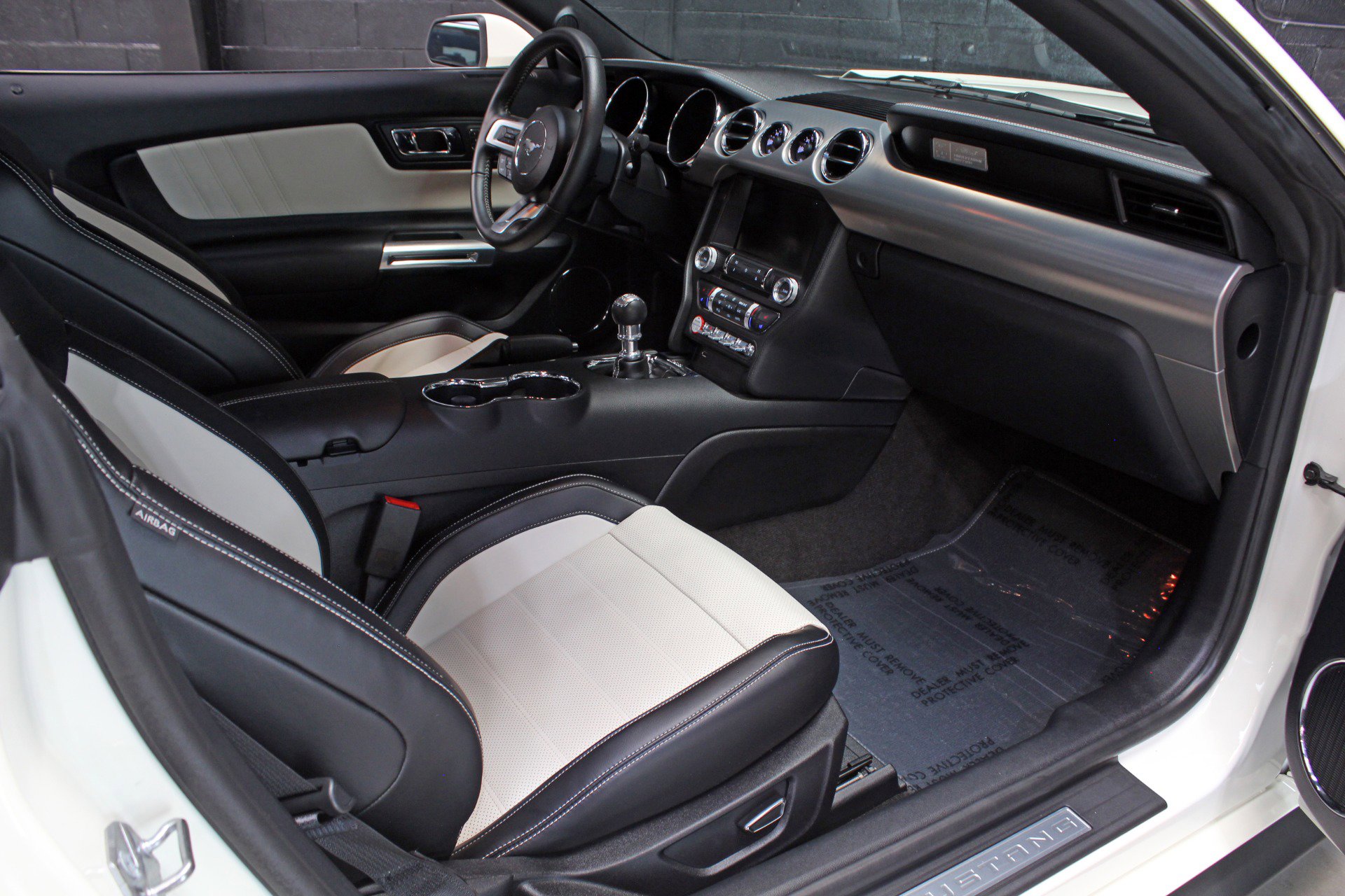 Used 2015 Ford Mustang 50 Years RWD image 44